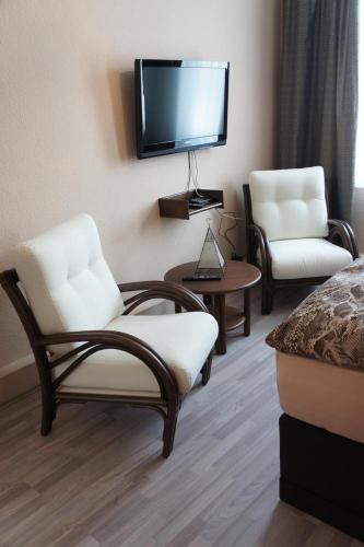 Double Room XL with Private Bathroom image 2