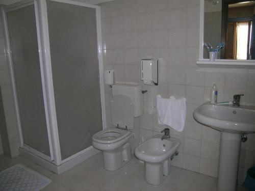 Standard Triple Room image 2