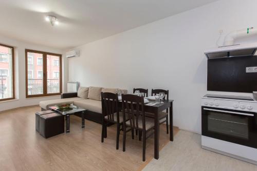 Modern and Bright Apartments near Center - FREE PARKING - image 3