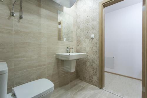 Modern and Bright Apartments near Center - FREE PARKING, Sofia (photo 9)