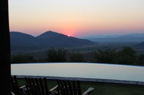 Басейн, Opuwo Country Lodge in Опуво