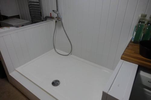 Beautiful 1-Bed Cottage near Coleford - image 3