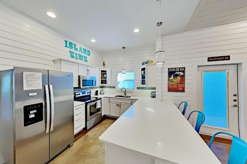 The Sea Monkee - Designer Retreat with 2 Pools condo - image 5