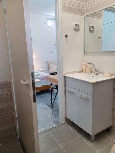 Bathroom, Carmela Studio in Arad