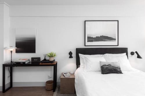 Sleek CWE Studio near BJC by Zencity - main image