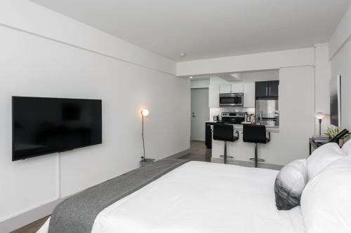 Sleek CWE Studio near BJC by Zencity - image 10