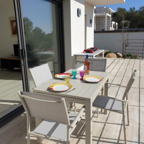 Jolie villa 6 pers récente climatisée piscine chauffée vue mer - image 7