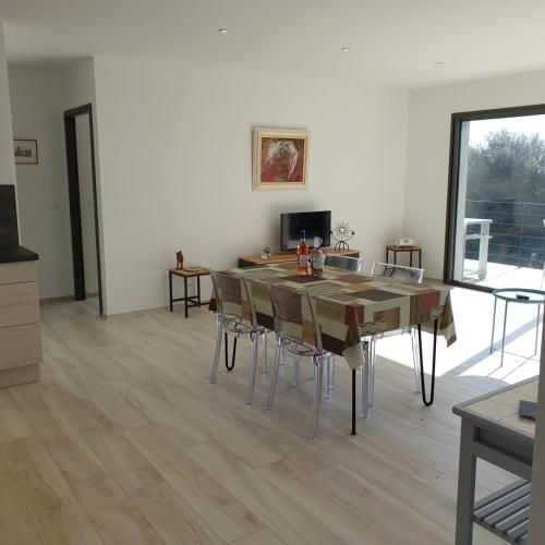 Jolie villa 6 pers récente climatisée piscine chauffée vue mer - image 14