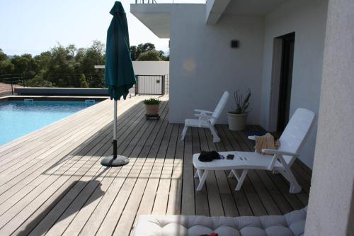 Jolie villa 6 pers récente climatisée piscine chauffée vue mer - image 3