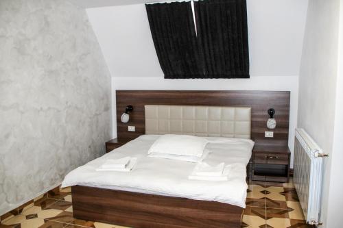 Hotel Corina - image 7