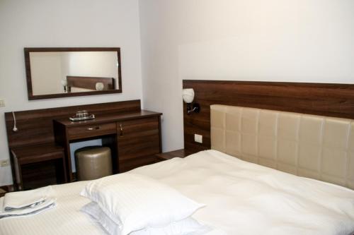 Hotel Corina - image 3