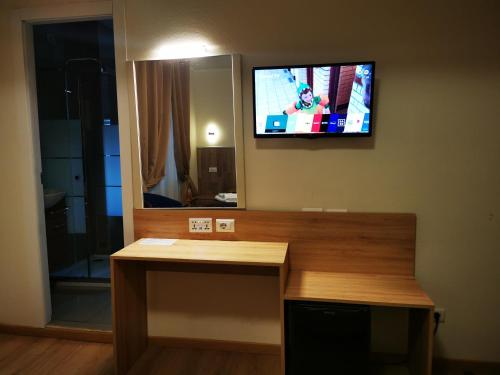 New Alexander Hotel - image 2
