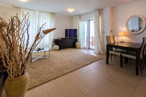 Apartment image 10