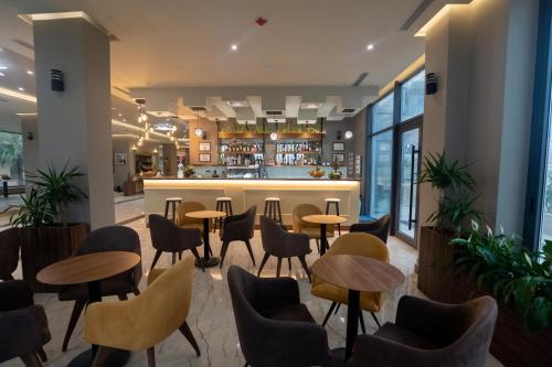 Pub/Lounge, Kraal Hotel Vlore in Vlora