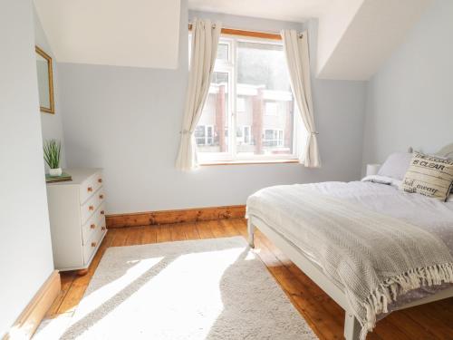 4 Tan Y Bryn Road - image 3