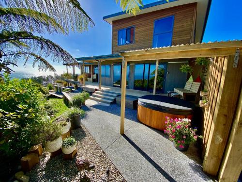 ทัศนียภาพภายนอกโรงแรม, Tasman Sea Retreat in ปูนาไกกิ