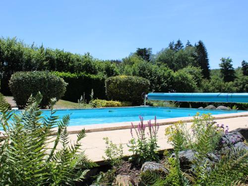 Holiday home in Dun les Places with private pool gîte à louer Les Îles Menéfrier