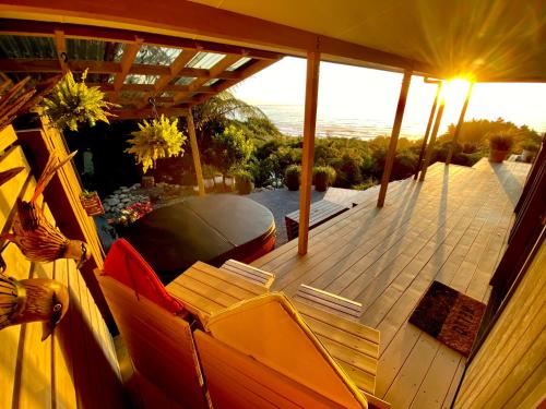ระเบียง/ชานเรือน, Tasman Sea Retreat in ปูนาไกกิ