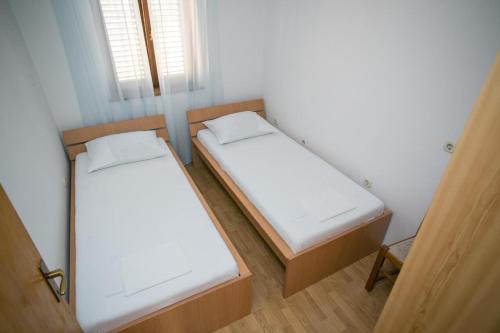 Apartments by the sea Zubovici, Pag - 9678