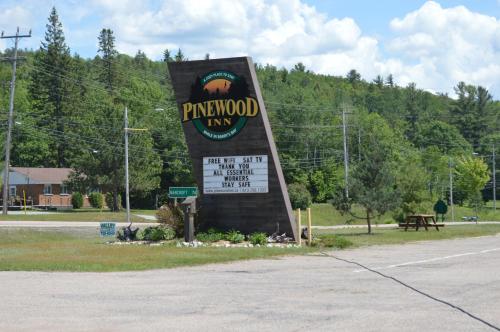 Pinewood Inn - Accommodation - Barrys Bay