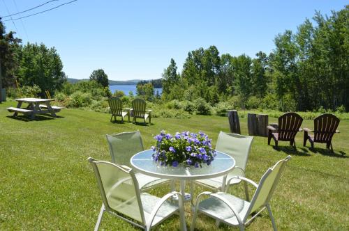 Létesítmények, Pinewood Inn in Barrys Bay (ON)
