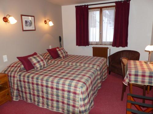2 twin beds