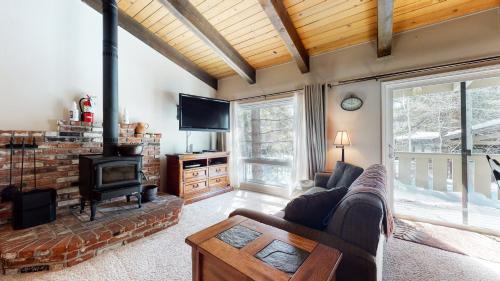 Three-Bedroom Apartment room in Chateau De Montagne #15 Condo