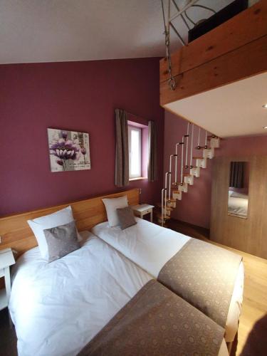 4 twin beds