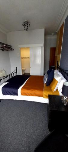 Shananagens Guesthouse - image 2