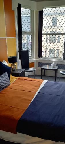 Shananagens Guesthouse - image 3
