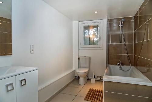 Villa Le Menez Avec Vue Sur Le Lac Marin Pour 10 Personnes - image 9