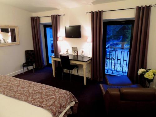 2 bedrooms, 3 beds