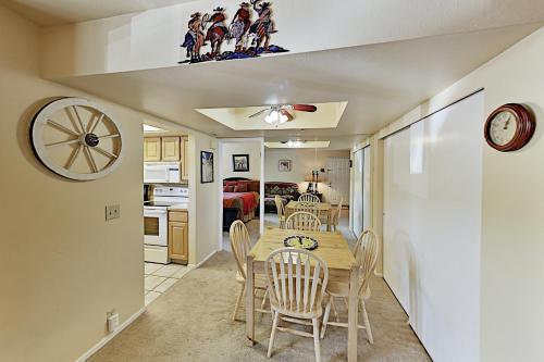 PowderWood Perch with Pool Hot Tub & Tennis Courts condo - image 4