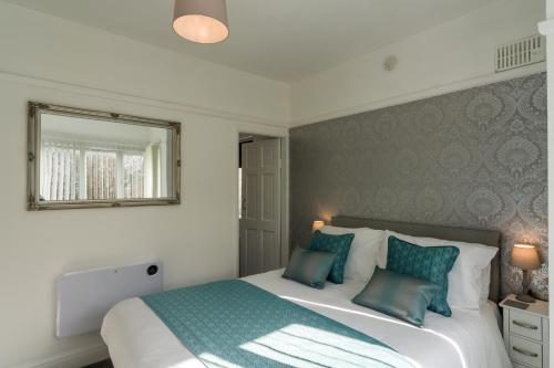 Superior Double Room image 9