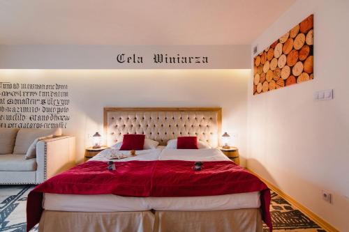 2 twin beds, 1 sofa bed