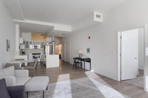 Luxe DT 2BR with City View by Zencity - image 3