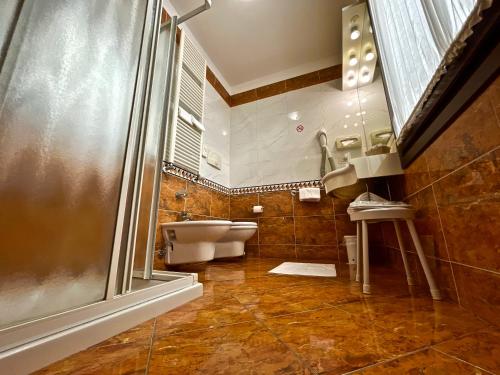 Superior Double or Twin Room image 8