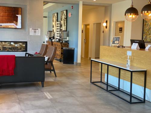 290436174 Lake Placid Inn Boutique Hotel