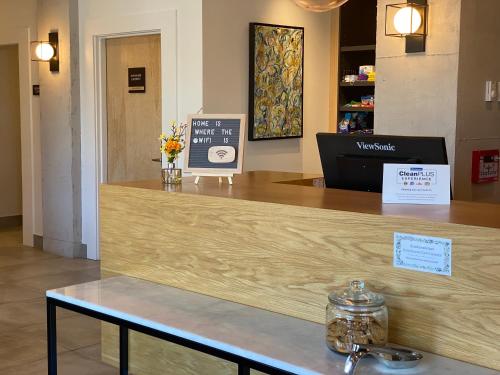 290436184 Lake Placid Inn Boutique Hotel
