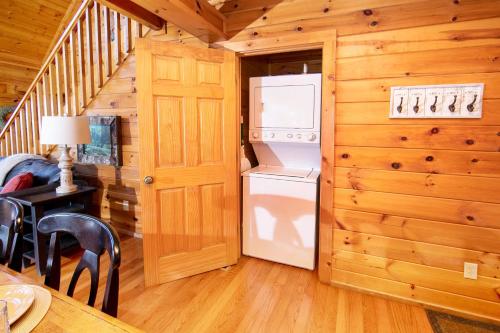 Snowshoe Lodge - image 2