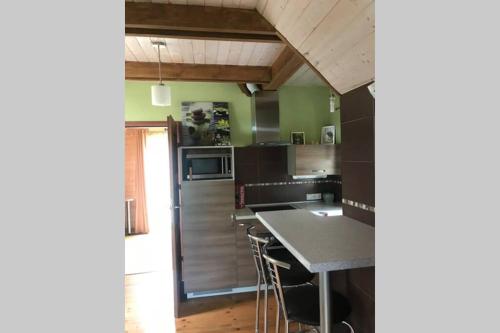 Rustic private Cabin in woods w/ Sauna & Pool in انتاكالنس