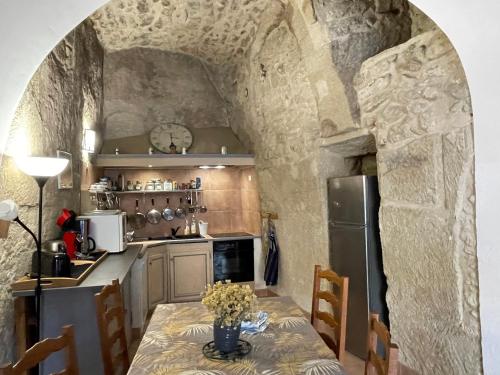 кухня, Luberon maison de village entière 2 à 6 personnes (Luberon maison de village entiere 2 a 6 personnes) in Cabrières-d'Aigues