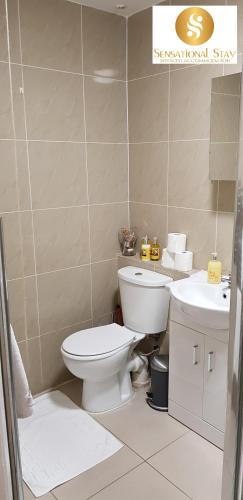 2 Bedroom Apt at Sensational Stay Serviced Accommodation - Kilburn High Road - main image