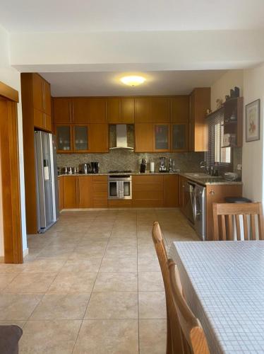 virtuve, EPISKOPI VILLA, Luxury 4 Bedroom with Pool - Limassol in Episkopi (Limassol)