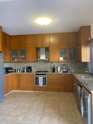 virtuve, EPISKOPI VILLA, Luxury 4 Bedroom with Pool - Limassol in Episkopi (Limassol)
