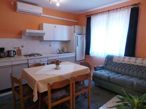 Apartments in Biograd na Moru 31103