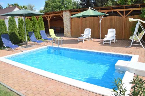  Holiday home in Balatonfűzfo 27722, Unterkunft in Balatonfůzfő