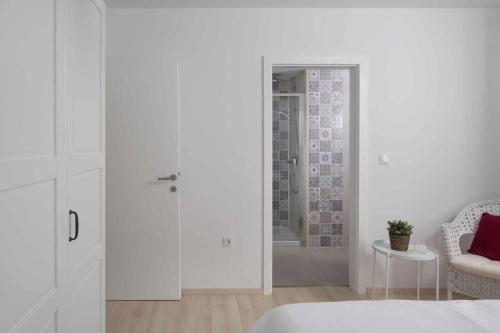 Holiday home in Zupanici 36285 - image 6
