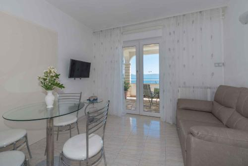 Apartment 3