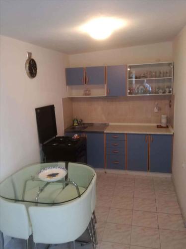 Apartments in Starigrad kod Senja 27140, Stari Grad